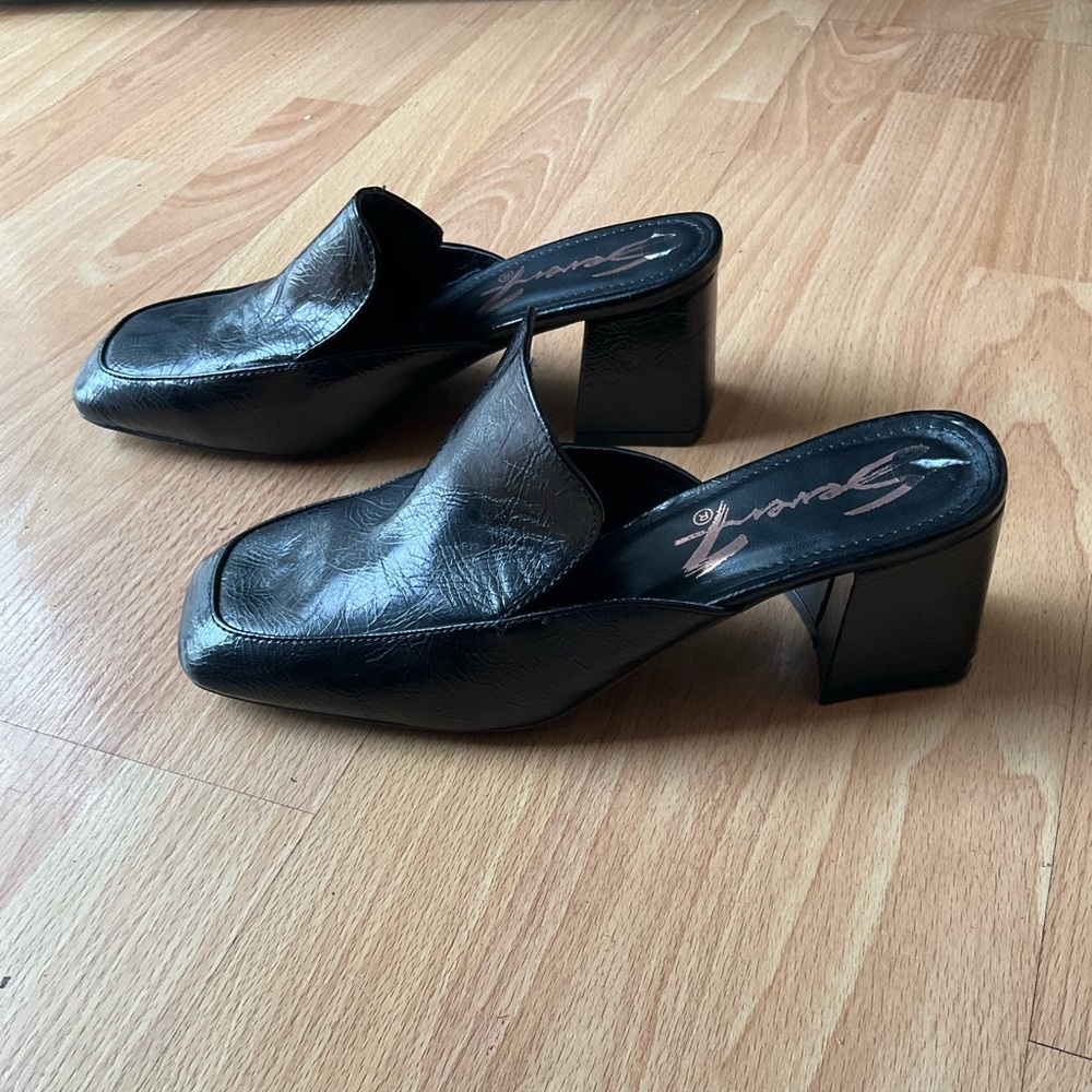 Seven7 Meghan black slide in mules with chunky heel. Like New